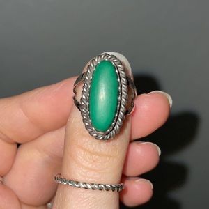 Green stone sterling silver ring
